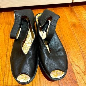 FLY LONDON YALA Leather Shoe /Sandal